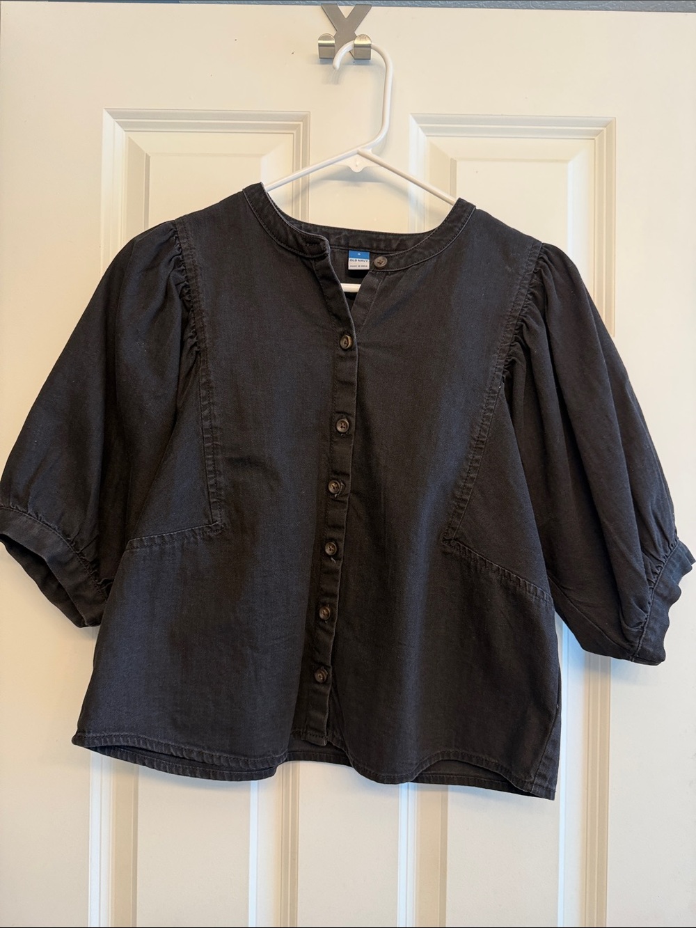 Women’s black denium - Black Button-Front Puff Sleeve Top, size S